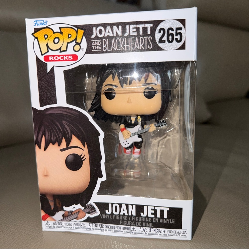 New FunkoPop!Rocks265 Joan Jett & Blackhearts Figure Black Hair White Guitar ‘22